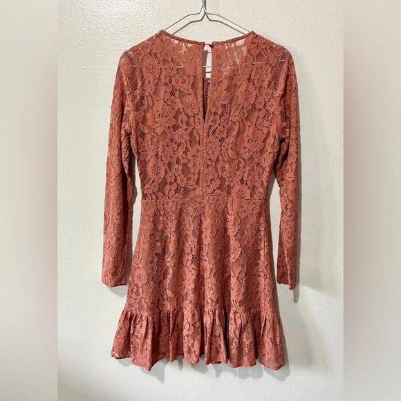 Miami Floral Lace Dusty Rose Mini Dress - Small - Picture 4 of 7